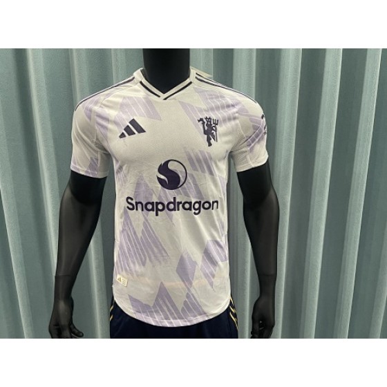 25/26 Manchester United Away Jersey（White·Lilac Snowflake·Plum Accents）